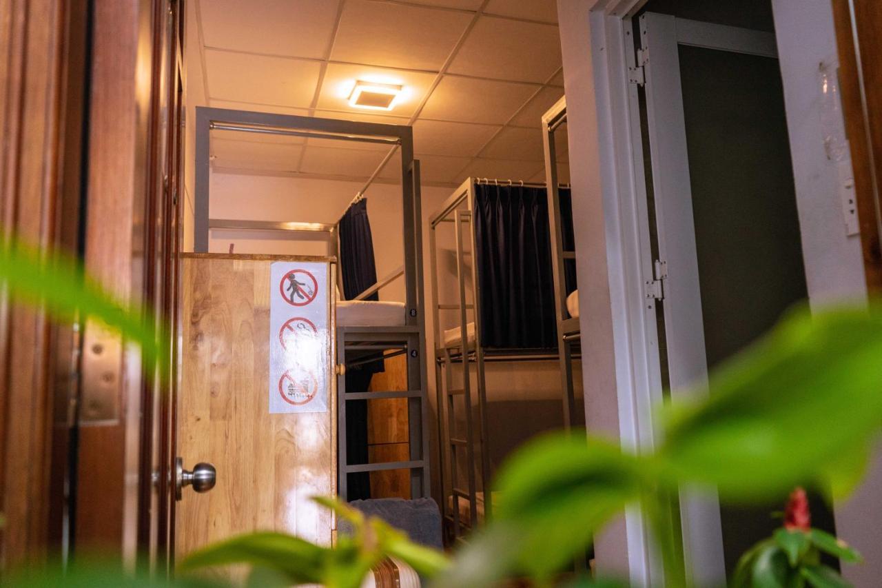 The Crib Vietnam Hostel Хошимин Екстериор снимка